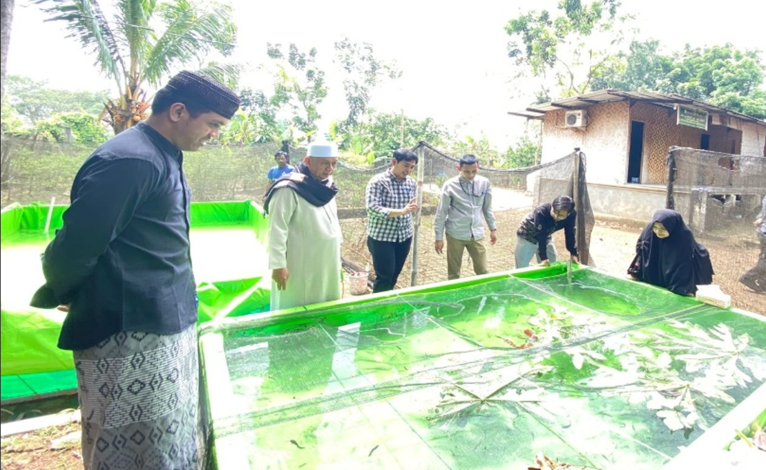 Universitas Yatsi Madani Bantu Pesantren Kembangkan 3.500 Bibit Lele